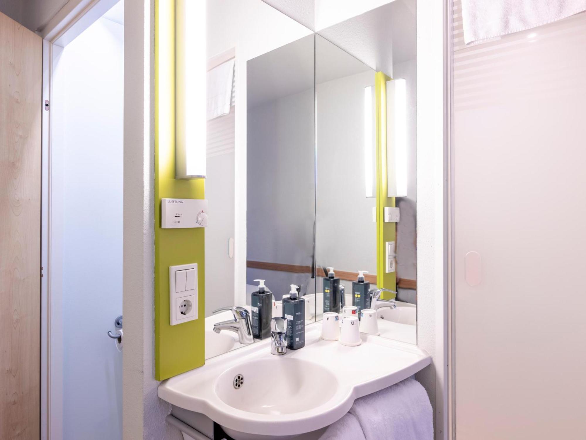 B&B Hotel Kassel-로흐펠덴 외부 사진
